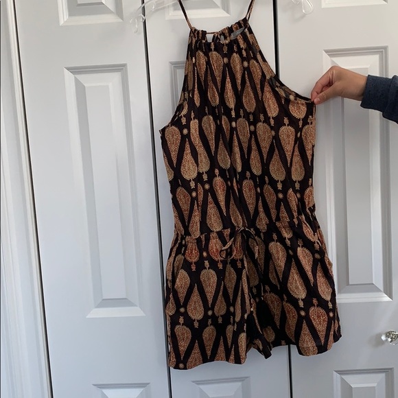 Printed, lightweight, romper! perfect for spring - Picture 1 of 4